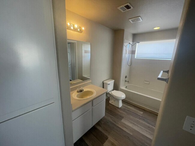 Building Photo - 3236 E Chandler Blvd