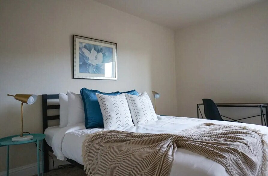 Building Photo - 12701 N Pennsylvania Ave