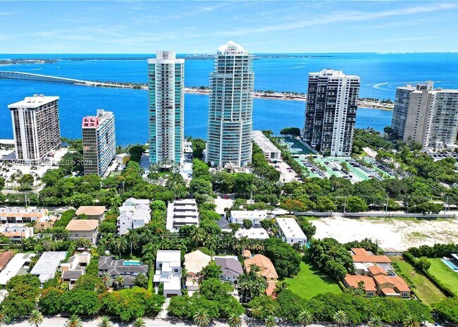 Building Photo - 2101 Brickell Ave