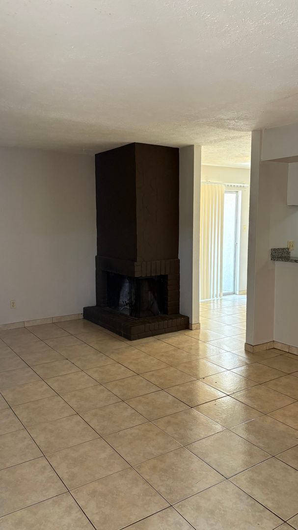 Building Photo - Cozy 1 Bedroom 1 bath Condo in East Tucson