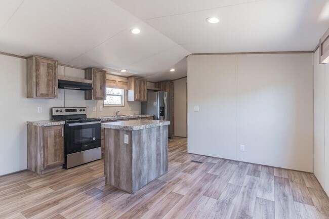 Building Photo - 105 E Briar Dr