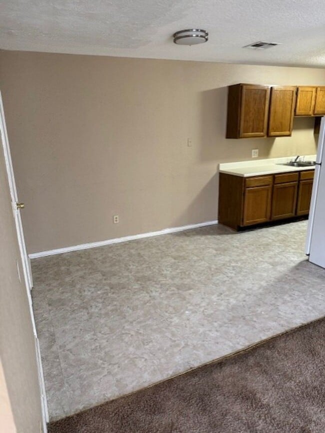 Building Photo - 1328-1330 Eastgate