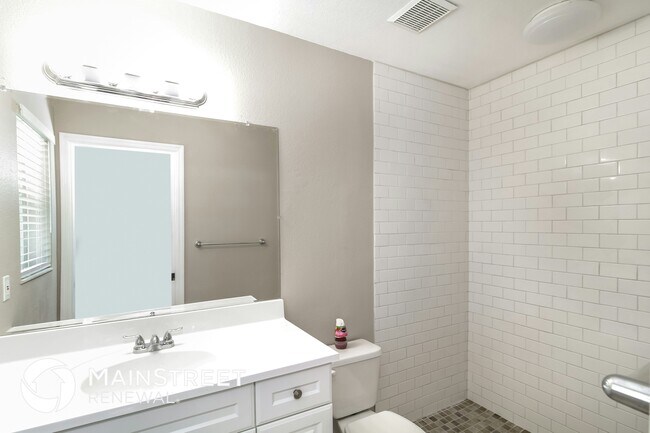 Building Photo - 1619 Geranium Ave