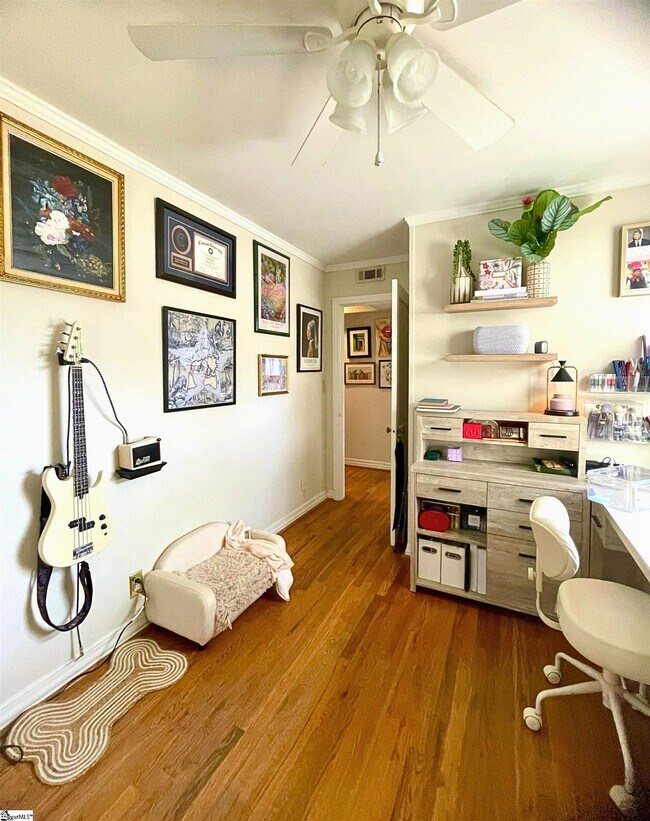 Building Photo - 605 University Ridge