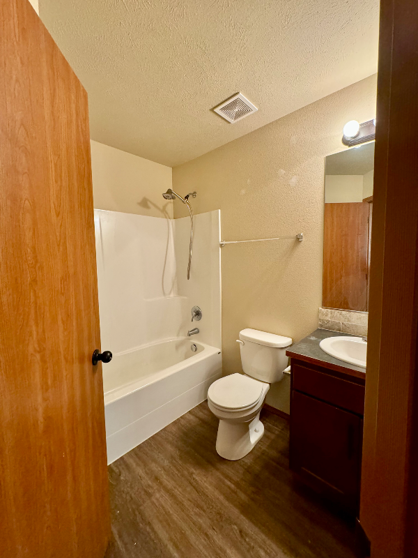 Building Photo - 404 S Raymond Ln