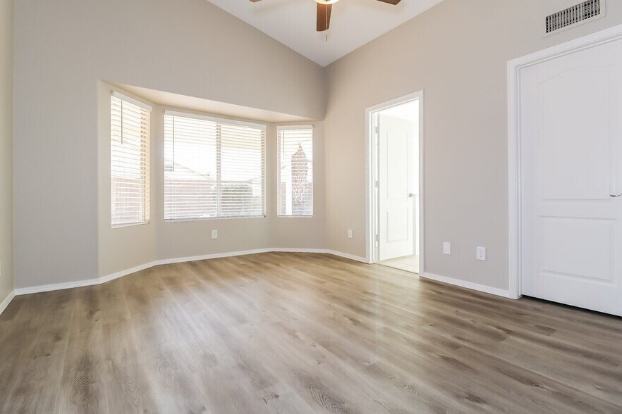 Building Photo - 9847 W Irma Ln