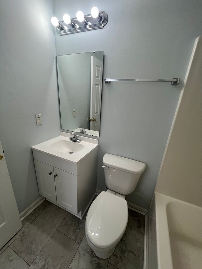 Building Photo - 1-Bedroom, 1-Bath Condo