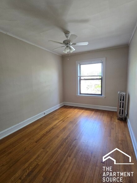 Building Photo - 2417 W Sunnyside Ave