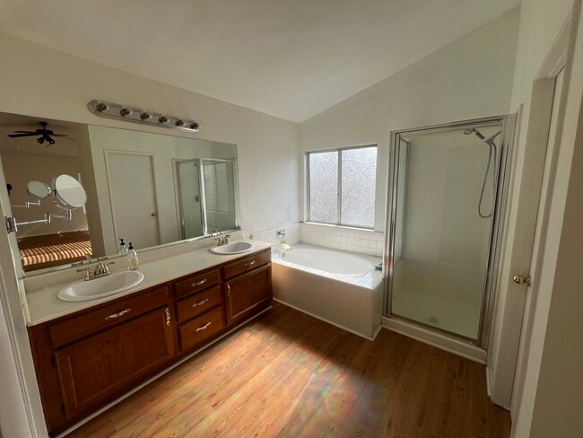 Building Photo - 3242 Rollingridge Ave