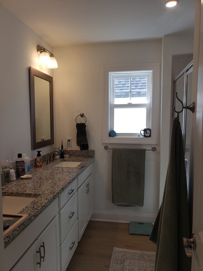 Building Photo - 500 Burgundy Dr