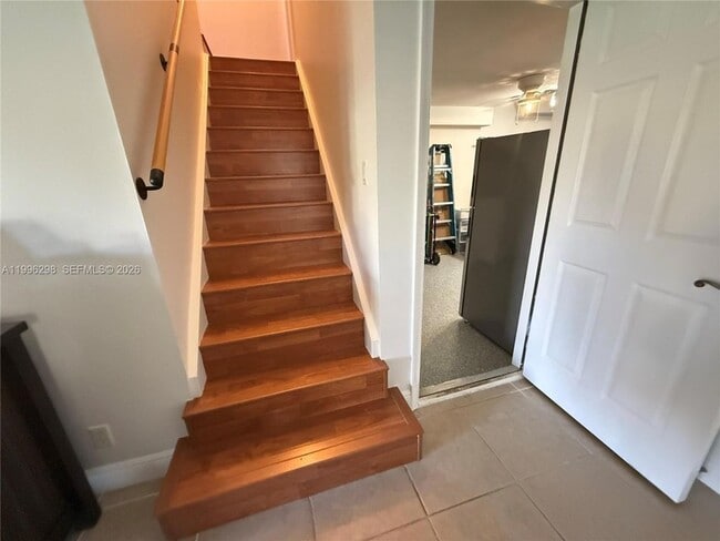 Building Photo - 1016 Via Jardin