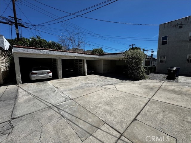 Building Photo - 336 N Stanley Ave