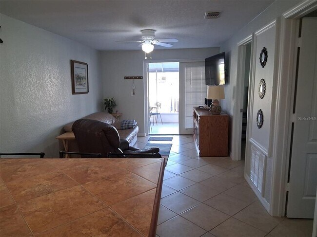 Building Photo - 14982 Edgewater Cir