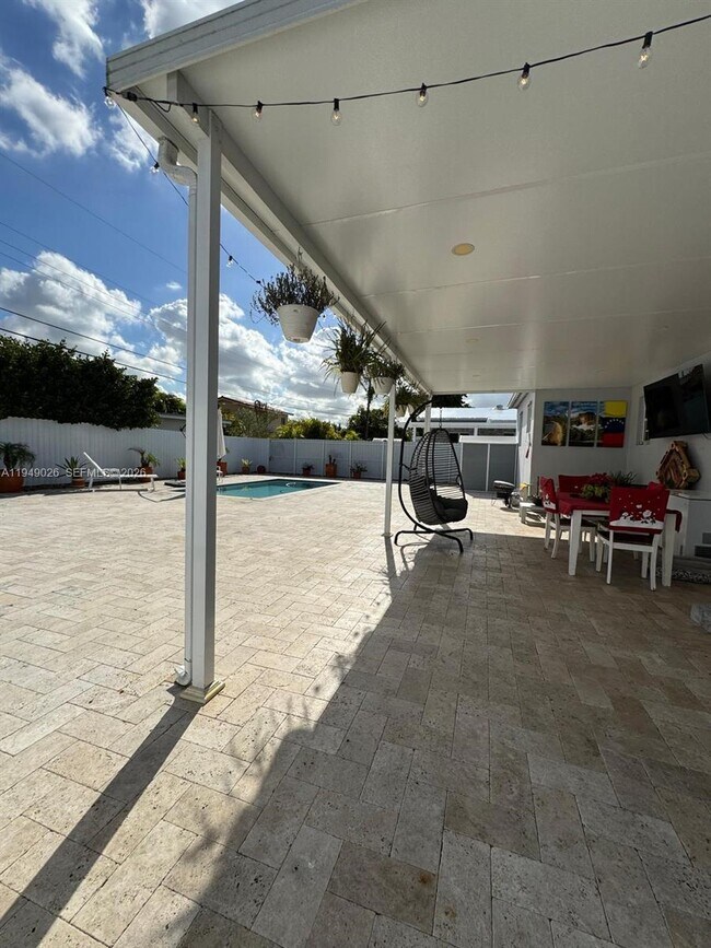 Building Photo - 3551 Palm Ave