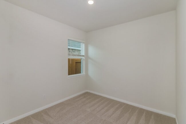 Building Photo - 401 Sunny Highlands Dr