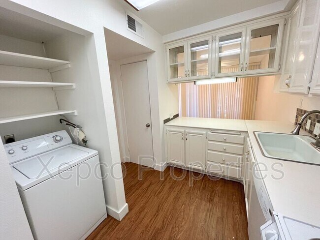Building Photo - 2571 N Whitewater Club Dr