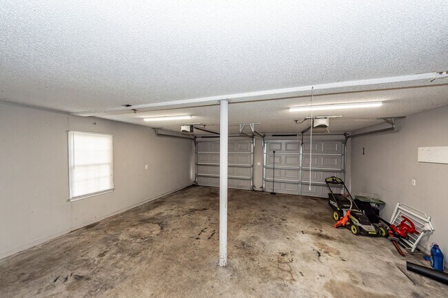 Building Photo - 176 Ponderosa Dr