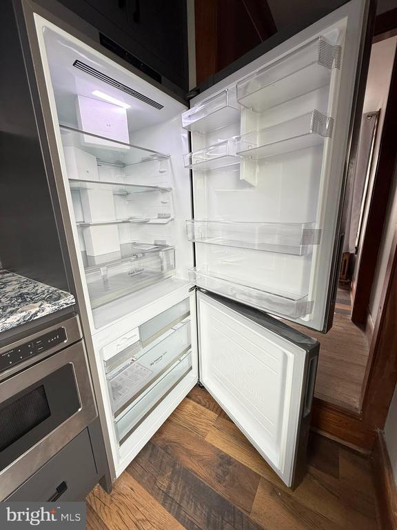 Building Photo - 295 E Main St