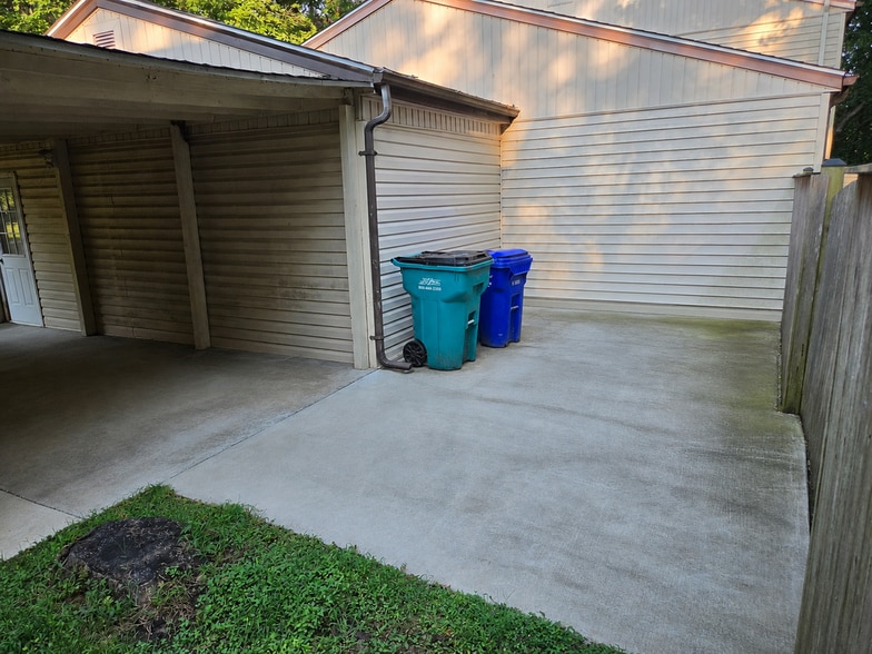 Building Photo - 7708 Suthard Dr
