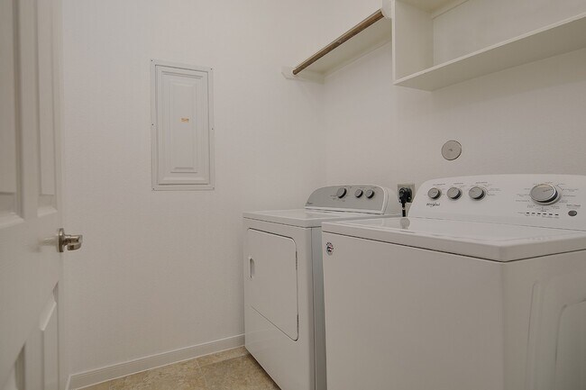Building Photo - 7 Bettina Ln