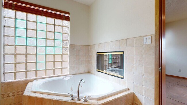 Building Photo - BEAUTIFULL 3 Bedroom  2 Bath IN THE FOOTHILLS