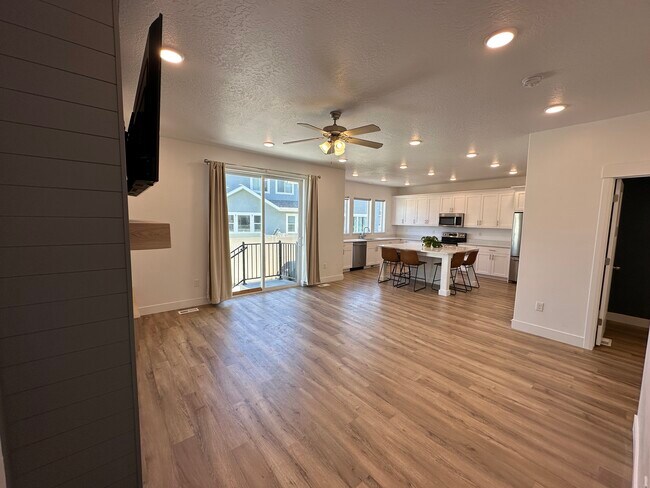 Building Photo - 3306 Eagle Mountain Town Home