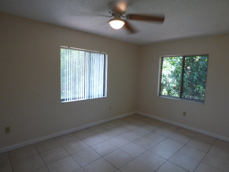 Building Photo - 795 Sweetbrier Dr