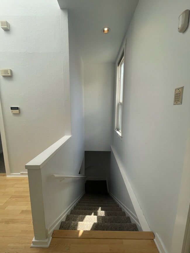 Building Photo - 1107 Oak St