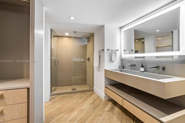 Building Photo - 2301 Collins Ave