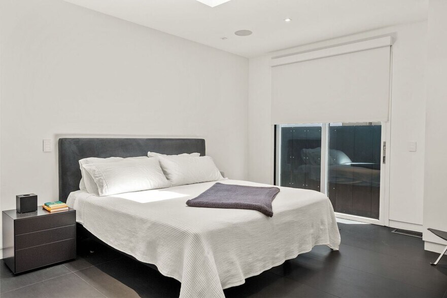 Building Photo - 1527 Cabrillo Ave