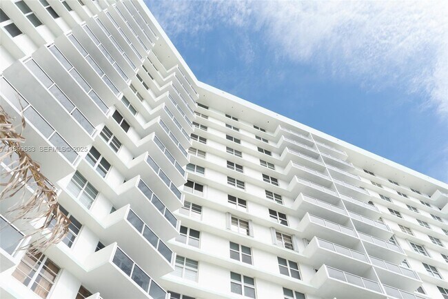 Building Photo - 3725 S Ocean Dr