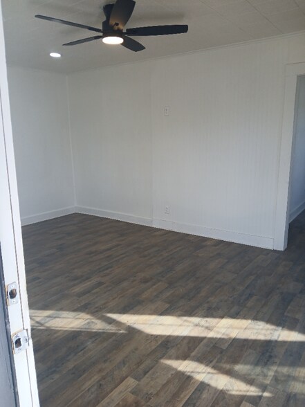 Building Photo - 1903 Washington St