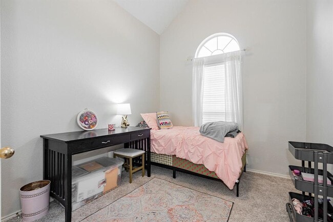 Bed 1 - 305 Westwood Dr