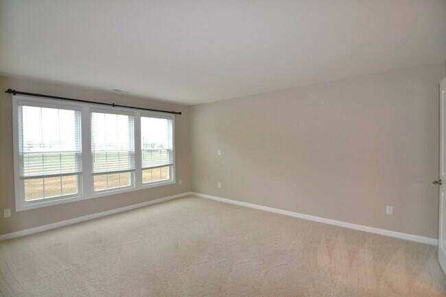 Building Photo - 8 Spicebush Ct