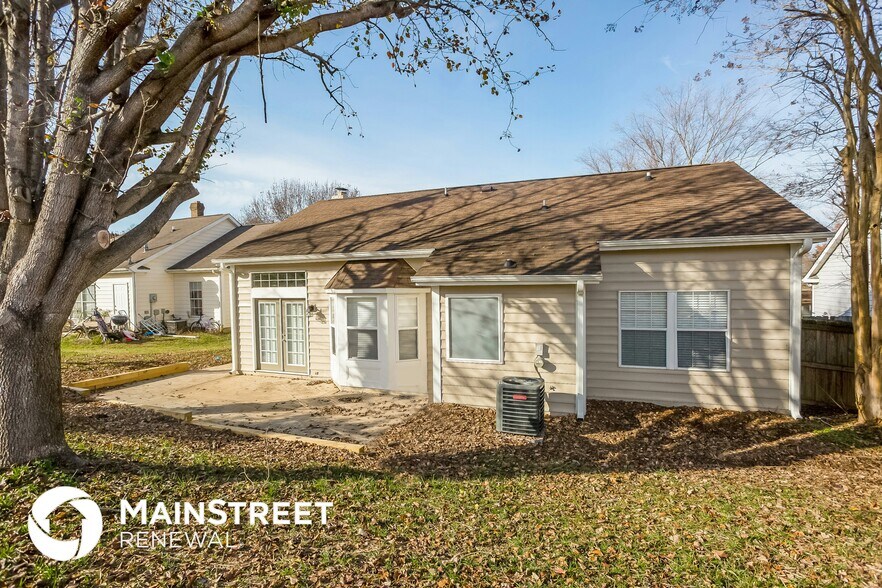Building Photo - 1726 Gordon Walters Dr