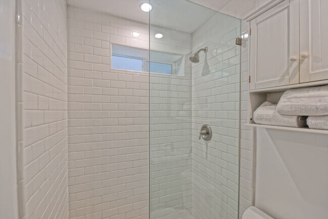 Building Photo - 200-202 39th Street