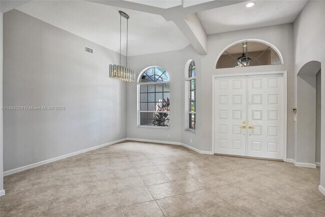 Building Photo - 2553 Jardin Manor