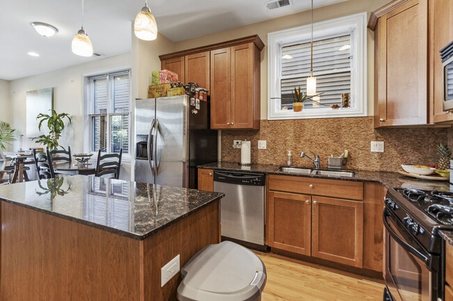 Building Photo - 1039 W Newport Ave