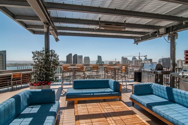 SkyBox Lounge (24th Floor) - 321 10th Ave