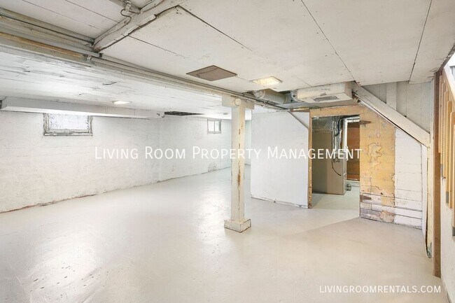 Building Photo - 4137 NE 8th Ave