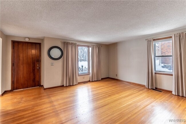 Building Photo - 194 Boncroft Dr