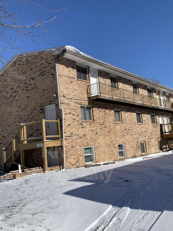 Building Photo - 1004 S College St