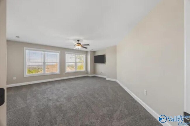 Building Photo - 2807 Talon Cir
