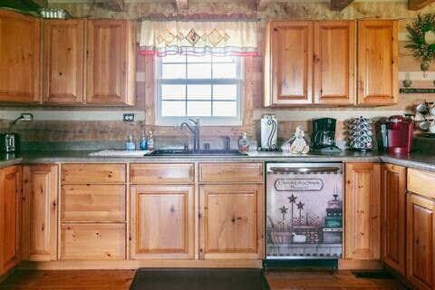 Building Photo - 335 Hovermale Ln