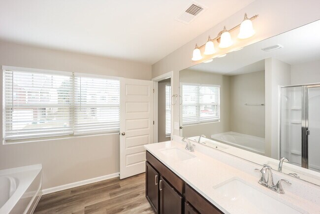 Building Photo - 1093 Lear Dr