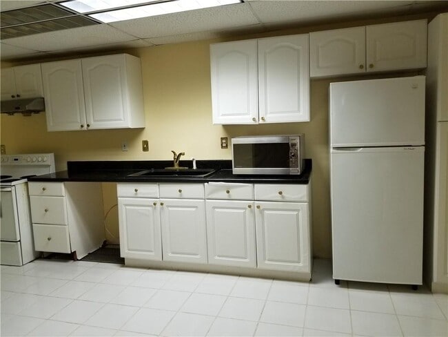 Building Photo - 2828 Oglethorpe Run Square