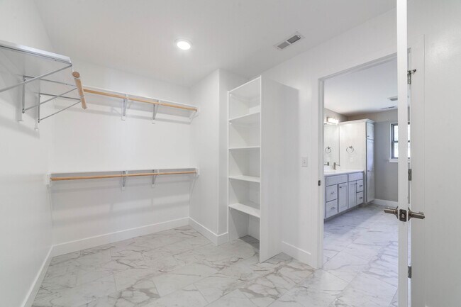 Building Photo - 1211 Shallow Ridge Cir