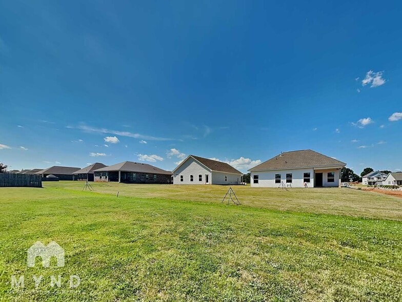 Building Photo - 29877 Glenrose Way