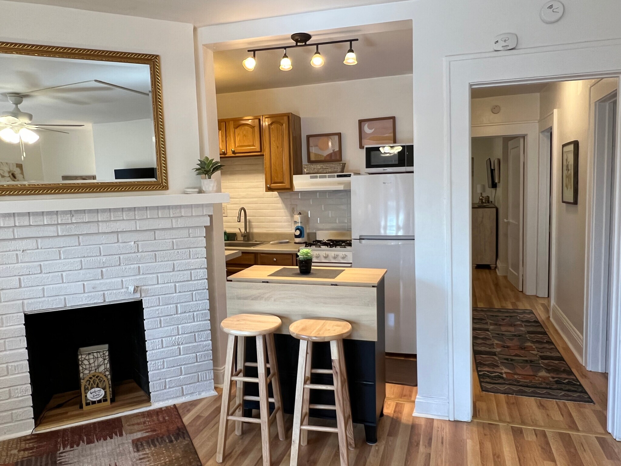 Building Photo - 1364 Teall Ave