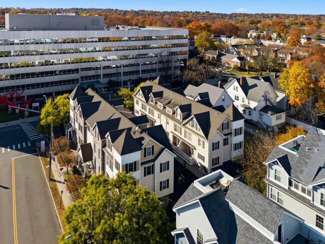 Building Photo - 1707 Summer St